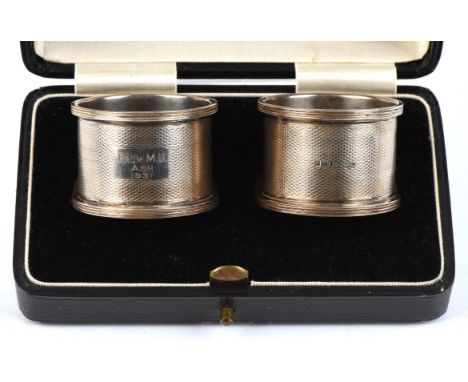 Cased pair of silver napkin rings, Engine turned finish 