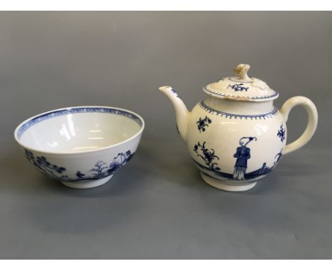 An 18th Century Worcester lidded teapot with oriental figure design, height 15.5cm, together with an oriental bowl, diameter 