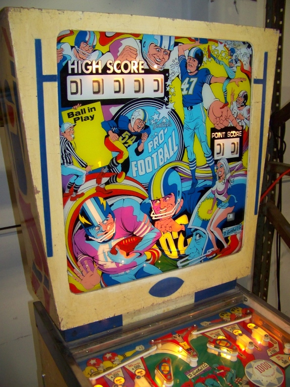 PRO-FOOTBALL PINBALL MACHINE GOTTLIEB WEDGE 1973 Item is in used ...