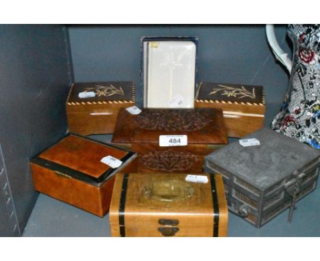 A selection of small size trinket and jewellery boxes
