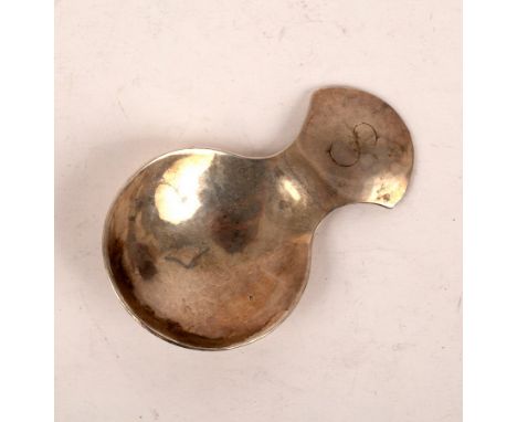 An Arts and Crafts silver caddy spoon, William Henry Warmington, London 1959, initialled S, approximately 20.5gm