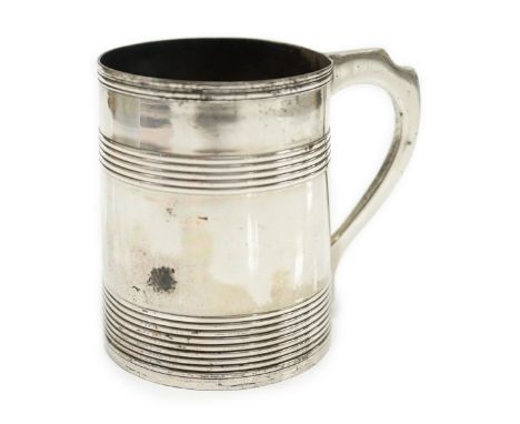 A George III reeded silver small mug, London, 1795, height 70mm, 99 grams.