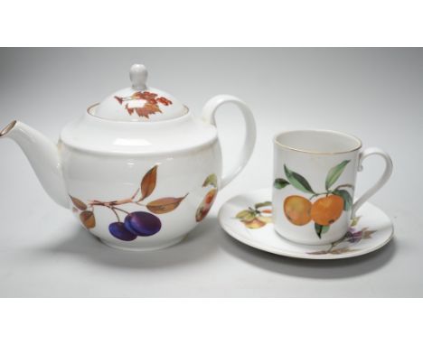 A quantity of Worcester Evesham dinner and tea wares, approx 120 pieces