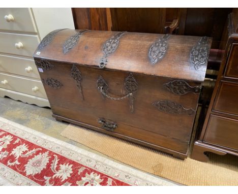 A 17th century style iron bound dome top oak trunk, width 117cm, depth 56cm, height 74cm