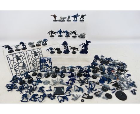 Warhammer - Citadel - Games Workshop - Over 50 plastic mainly unpainted Warhammer Genestealer Cult figures. A lot of figures 
