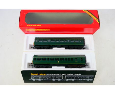 Hornby - A boxed OO gauge R157 Diesel Railcar Power Coach and Trailer Coach. Item appears in excellent condition and is house