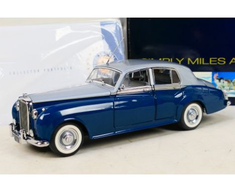 Franklin Mint - A boxed Limited edition 1/24 scale 1955 Bently S1. with tag and ephemera. Item appears in excellent condition