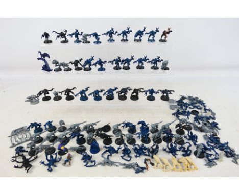 Warhammer - Citadel - Games Workshop - Over 80 plastic unpainted Warhammer Genestealer Cult figures. A lot of figures are on 