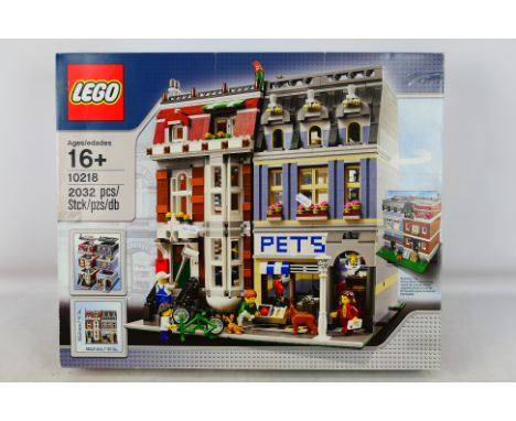 Lego - A boxed 2011 Lego Creator Expert 'Modular Buildings Collection' #10218 Pet Shop. The set has been resealed at some poi