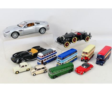 Danbury mint - Burago - Corgi - Lledo - An assortment of 11 unboxed diecast vehicles in varying scales to include 1927 Stutz 