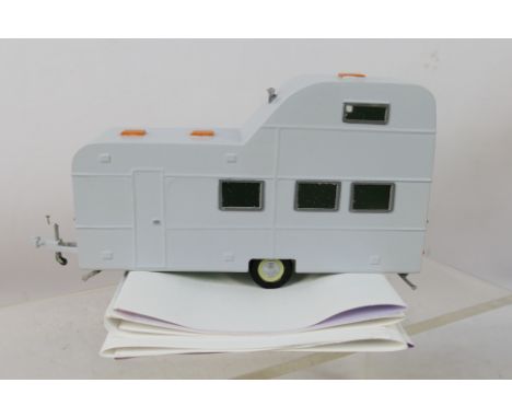 Edwin Barnes Models - An unboxed model of a Berkeley Statesman double decker 1951 caravan produced by Edwin Barnes Models (19