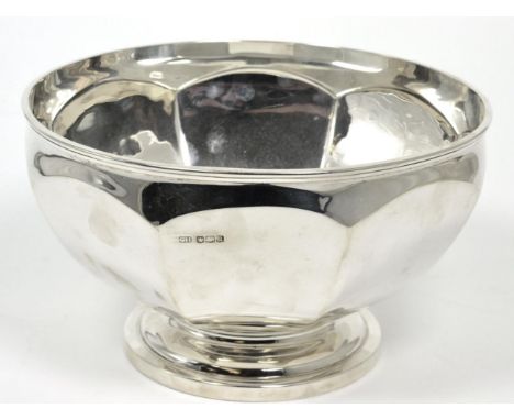 A silver bowl, George Howson, Sheffield 1921, with panelled sides, 20.5cm diameter, 15ozt   