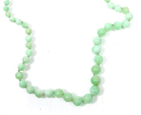 A graduated jade bead necklace, length 45cm, 34.9g.  beads measure 4.65mm-9mm