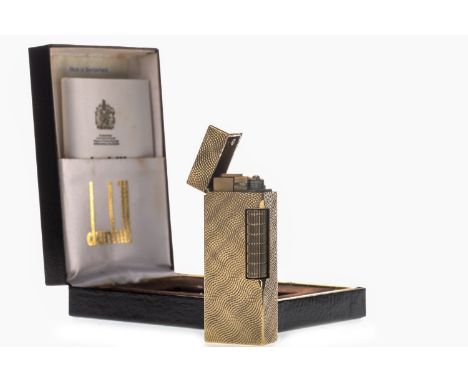 DUNHILL LIGHTER, in nine carat gold, 67mm long, in nine carat gold, 106g, in box