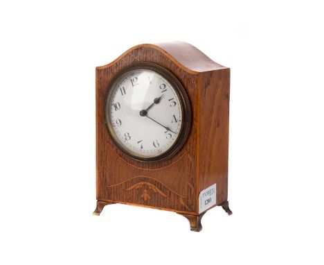 EDWARDIAN OAK MANTEL CLOCK,with single train eight day movement, cylinder escapement, the white enamel dial with Arabic numer