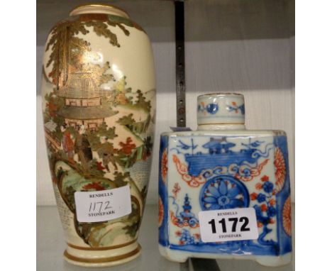 A Chinese export tea caddy with Great Wall decoration - sold with a Shimazu Satsuma vase depicting figures crossing a bridge 