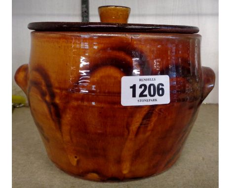 A David Leach studio pottery casserole dish with cover