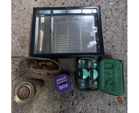 MIRRORED DISPLAY CASE, 2 TINS, METAL TRINKET BOX WITH METAL BOTTLE CARRIER &amp; A RETRO TRAVEL SET IN GREEN ZIP CASE