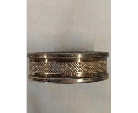 A SILVER OVAL NAPKIN RING, B'HAM 1953