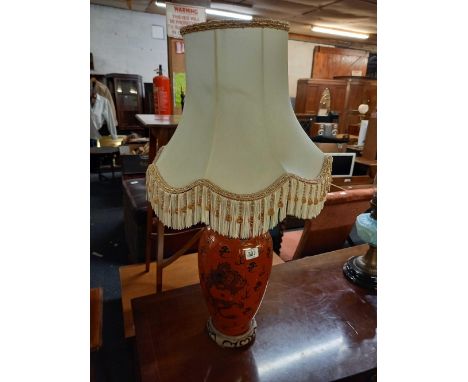ORIENTAL STYLE TABLE LAMP WITH SHADE