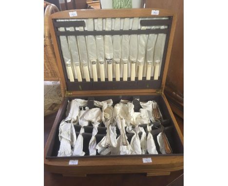 LIGHT OAK CASED CUTLERY SET