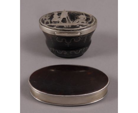 A MID 18TH CENTURY FRENCH SILVER AND TORTOISESHELL PIQUET WORK SNUFF BOX OR BONBONNIERE, the cover inlaid with a scene depict