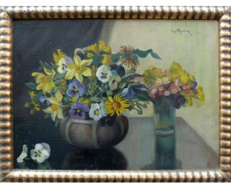 Miraiy, L. (1.H.20.Jh.)"Blumenstillleben" in 2 Vasen auf Tisch; ÖL/Malkarton; rechts oben sign.; 38 x 52 cm; R (53 x 58 x 2,5