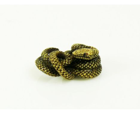 Netsuke (Japan)"Schlange"; zusammengeringelt; wohl Elfenbein; dunkler Schuppendekor; H: 2 cmNetsuke