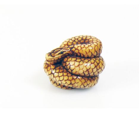 Netsuke (Japan)"Schlange"; zusammengeringelt; nicht definiertes Material; H: 2,5 cmNetsuke