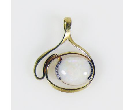 Anhänger14ct GG; Schleifendekor; mit hellem Opal-Cabochon; 4g