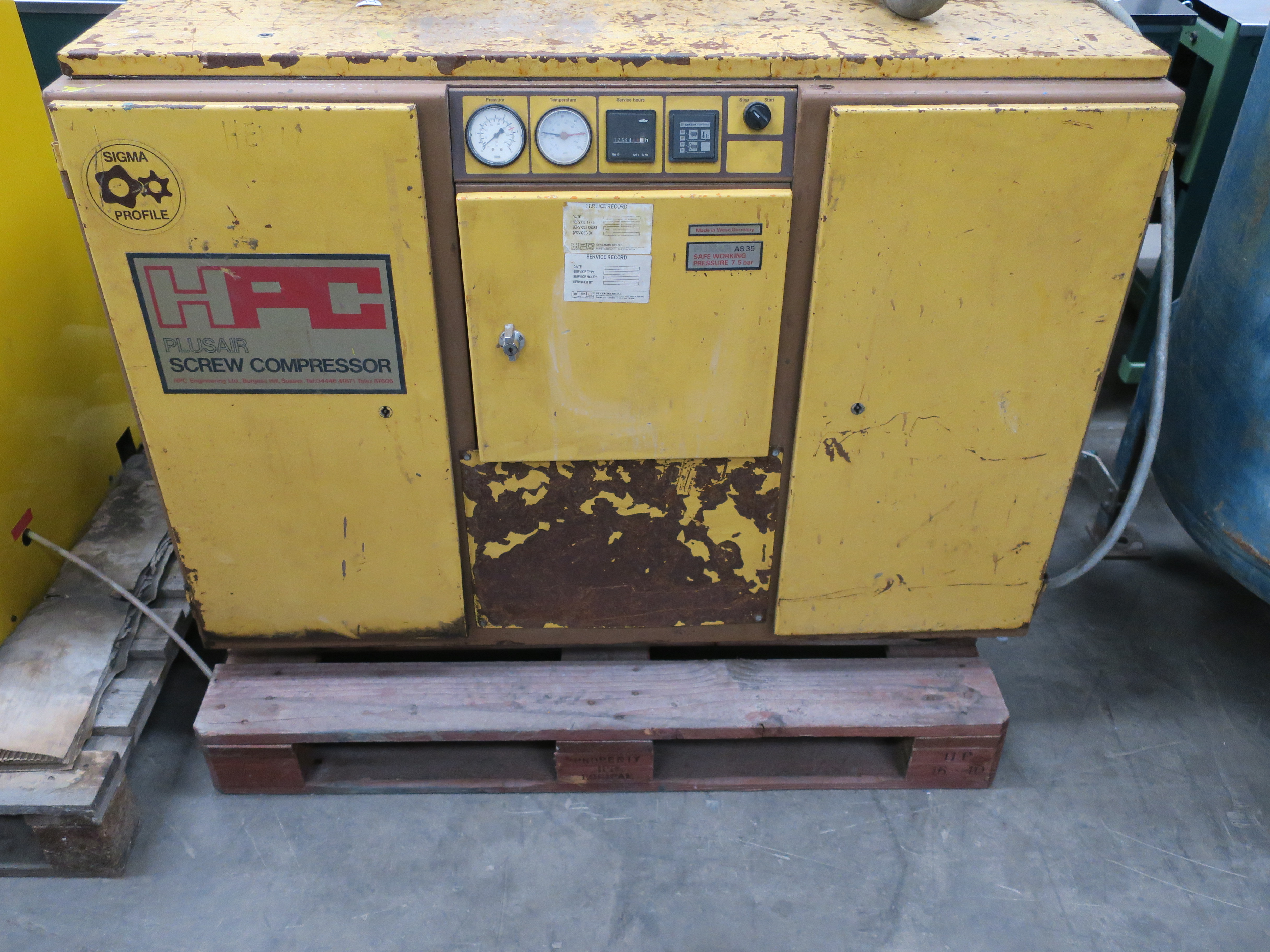 * An Hpc As35 Screw Air Compressor Safe Working Pressure 7.5 Bar Nr 