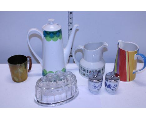 A job lot of assorted collectables 