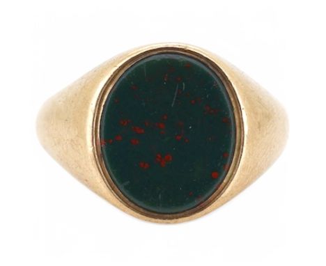 A 9ct gold and bloodstone signet ring, size P1/2, British hallmarks, gross weight 6 gramsCondition: fair, some light wear, sh