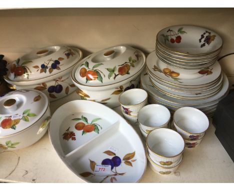 Royal Worcester Evesham dinnerware appx 30 pieces 