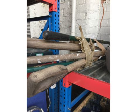 Bundle of garden tools 