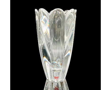 A clear round vase sculpted as a petal flower. Orrefors Crystal sticker on the side, and etched on the base. Issued: c. 1994-