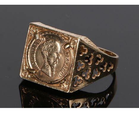 9 carat gold ring, set with a coin to the head, 3.9 grams, ring size O