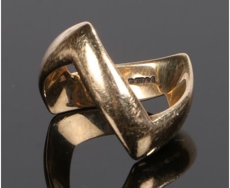 9 carat gold ring, of angled form, 5 grams, ring size M