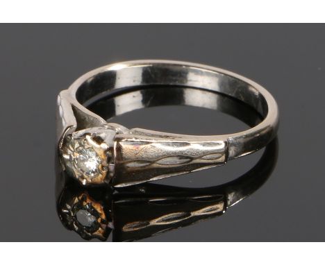 18 carat white gold ring, the solitaire diamond on raised shoulders, ring size L 1/2