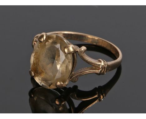 9 carat gold smoky quartz ring, with an oval facetted stone, ring size N 1/2