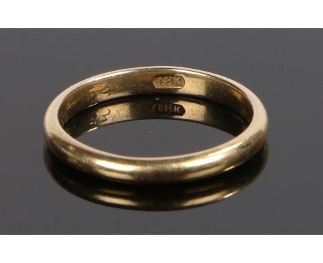 18 carat gold wedding band, 4.3 grams, ring size T