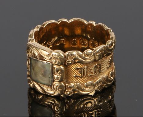 George IV 18 carat gold mourning ring, assayed for London 1828, with an internal script Edw d Bayley Ob 5 Oct 1828, with lett