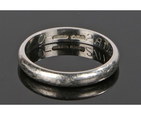 Platinum wedding band, 4.6 grams, ring size P