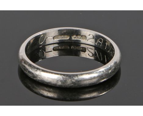 Platinum wedding band, 4.6 grams, ring size P