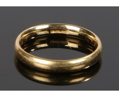 18 carat gold wedding band, 2.7 grams, ring size L