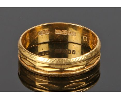 22 carat gold wedding band, with dash design, 3 grams, ring size M