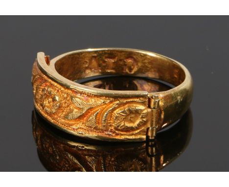 An Unusual ring, the foliate hinged head opening to reveal the letters SHRS, the internal shank with the letters C.I.V., 9.4 