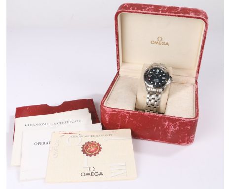 Omega Seamaster Professional chronometer 300m/1000ft gentleman's wristwatch, the signed blue wavy dial with roundel and baton