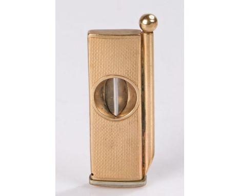 9 carat gold cigar cutter, the engine turned case with a cutter to the middle and screw to the side, 52mm long