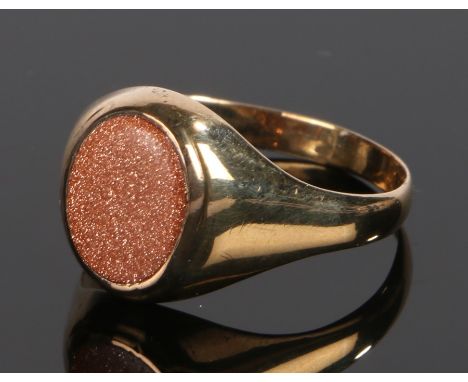 9 carat gold signet ring the head set with goldstone, ring size X